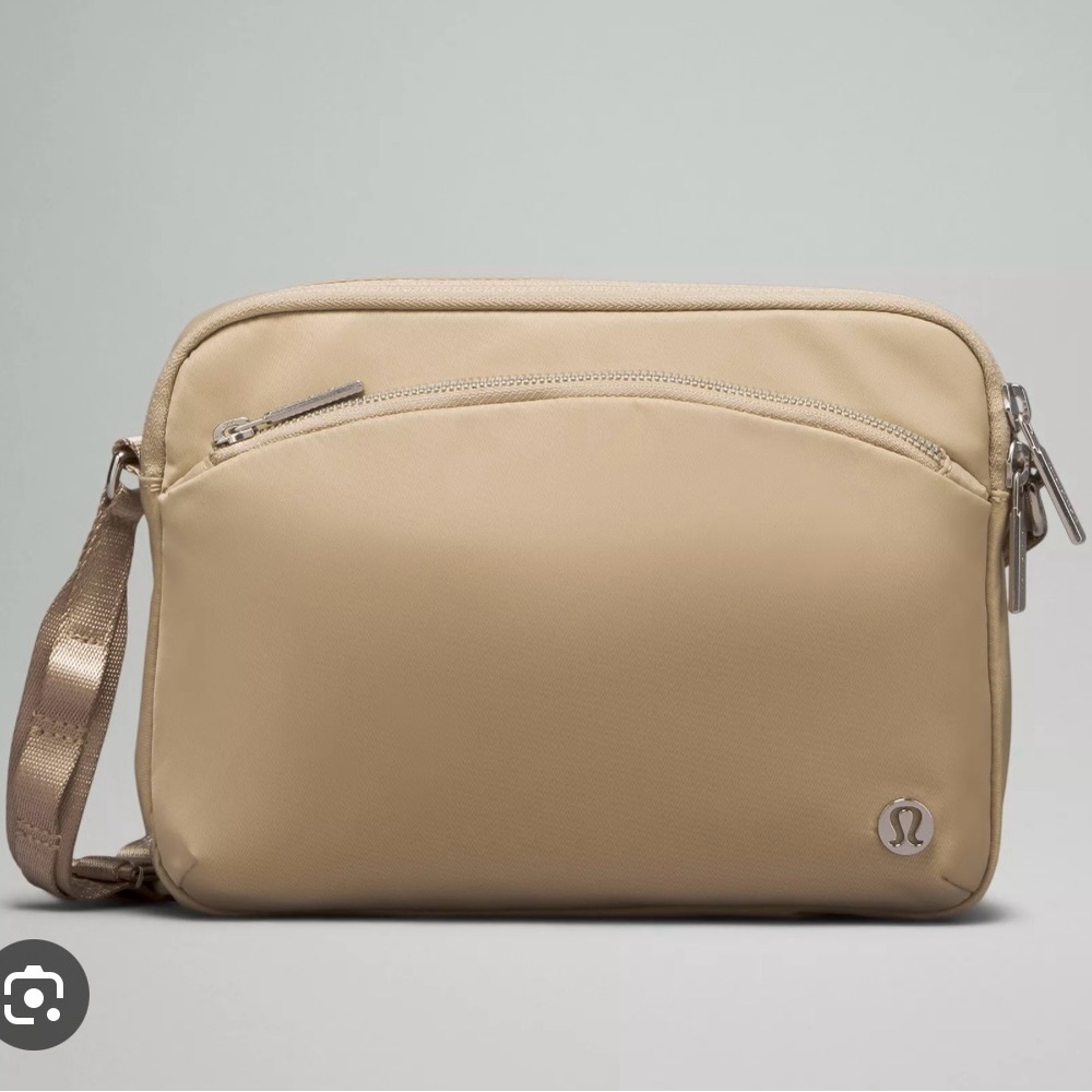 Lululemon adventurer crossbody bag
